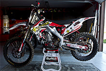 Riding Ronnie Faisst FMX Compound | Metal Mulisha